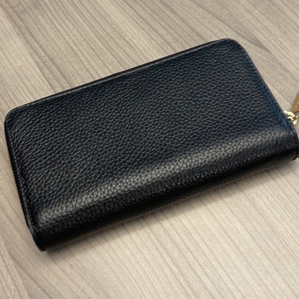 Michael Kors Zip Around Black Wallet  EUC - Picture 3 of 5